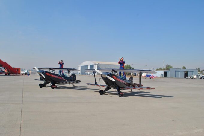 Dos villarricenses maravillaron con sus acrobacias aéreas en la última Fidae 2024