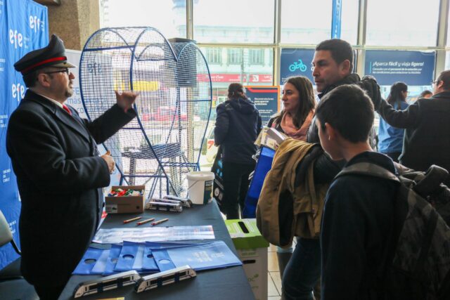 Municipalidad de Pitrufquén realiza 6° plaza ciudadana junto a Efe en estación de Temuco