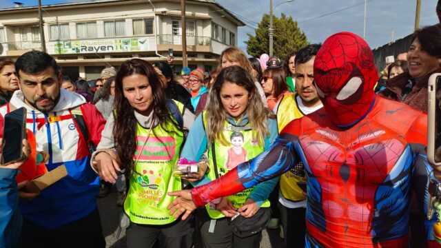 Multitudinario recibimiento de Camila y Marcos en Gorbea, Pitrufquén y Freire
