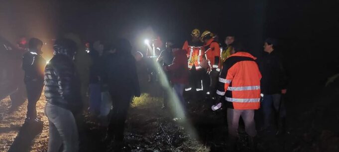 Logran rescatar a salvo a joven que se encontraba extraviado en zona montañosa de Toltén