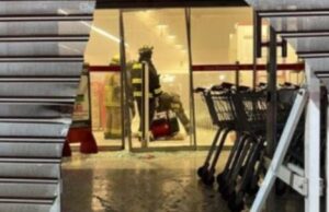 Delincuentes intentaron robar cajero desde supermercado en Temuco