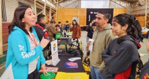 Programa espacios amigables y escuela Los Galpones de Pitrufquén realizan primera feria de seguridad escolar
