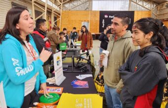 Programa espacios amigables y escuela Los Galpones de Pitrufquén realizan primera feria de seguridad escolar