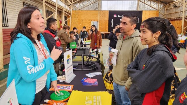 Programa espacios amigables y escuela Los Galpones de Pitrufquén realizan primera feria de seguridad escolar
