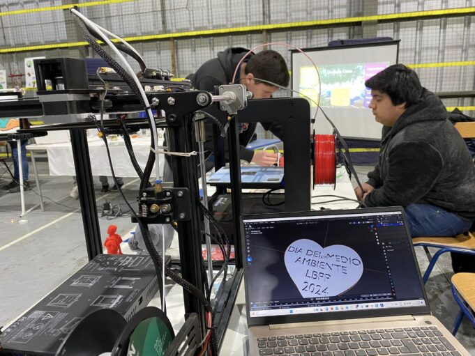 Estudiantes de Pitrufquén se sumergen en una feria escolar por el medio ambiente