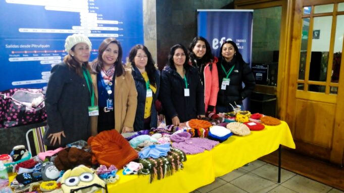 Emprendedores de Pitrufquén comenzaron a exponer sus productos en estación de trenes de Temuco