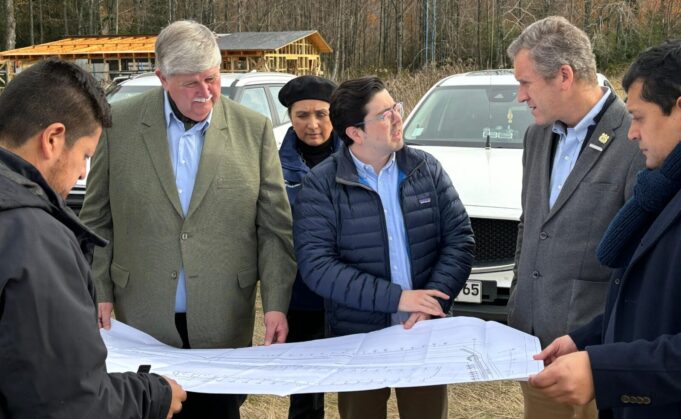 Ministro de Transporte confirma que a fines de 2025 operarán en Villarrica buses eléctricos