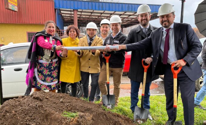 Gobernador Rivas dio el vamos al proyecto de reposición de la segunda etapa de la avenida Balmaceda en Loncoche