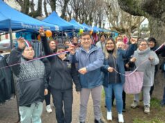 Emprendedores de Pitrufquén inauguran nuevo espacio para comercializar sus productos: de Plaza Los Héroes a Plaza de Armas