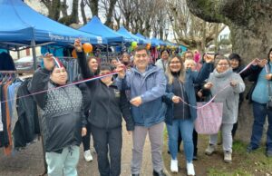 Emprendedores de Pitrufquén inauguran nuevo espacio para comercializar sus productos: de Plaza Los Héroes a Plaza de Armas