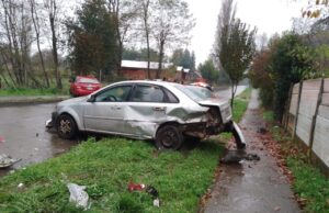 Niña logra salir ilesa tras accidente vehicular en Quepe: familia demanda reposición de vehículo