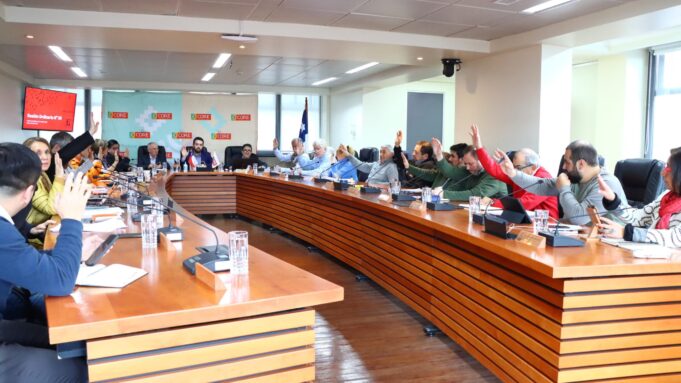 Gobierno regional aprobó inversión para reposición del estadio viejo de Carahue y buses de transporte escolar para Curacautín y Galvarino