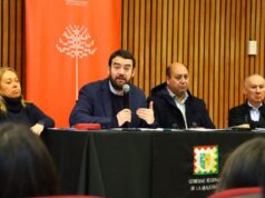 Gobernador Rivas comprometió apoyo para la reconstrucción de la escuela rural san juan de Aillinco de Galvarino