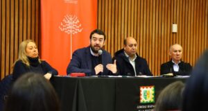 Gobernador Rivas comprometió apoyo para la reconstrucción de la escuela rural san juan de Aillinco de Galvarino