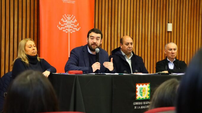 Gobernador Rivas comprometió apoyo para la reconstrucción de la escuela rural san juan de Aillinco de Galvarino