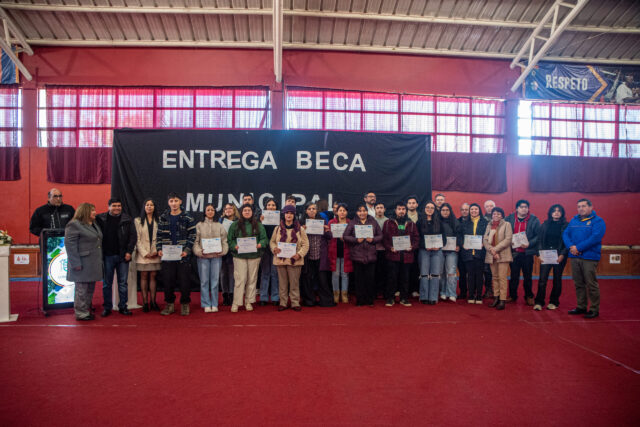 En Loncoche más de 200 estudiantes reciben beca de enseñanza superior