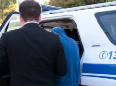 Tres adolescentes fueron detenidos por su presunta participación en robo en botillería de Victoria