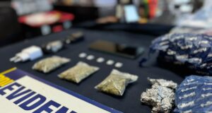 Dos detenidos por intentar ingresar celular, droga y munición a la cárcel de Traiguén