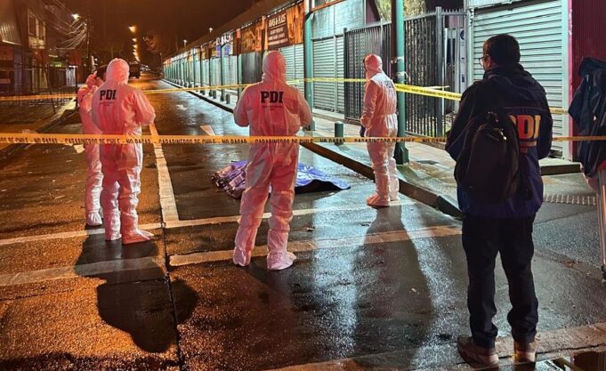 Detienen a sujeto que habría apuñalado a hombre en sector de la Feria Pinto en Temuco: víctima falleció en el lugar