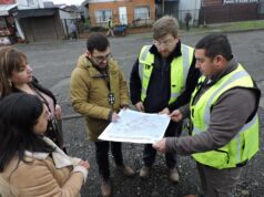 Municipio y liceo bicentenario de excelencia Monseñor Guillermo Hartl de Pitrufquén coordinan acciones ante inicio de obras en calle Camino Toltén