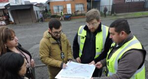 Municipio y liceo bicentenario de excelencia Monseñor Guillermo Hartl de Pitrufquén coordinan acciones ante inicio de obras en calle Camino Toltén