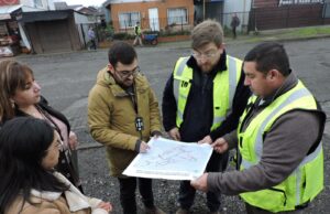 Municipio y liceo bicentenario de excelencia Monseñor Guillermo Hartl de Pitrufquén coordinan acciones ante inicio de obras en calle Camino Toltén