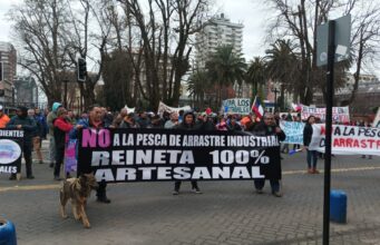 Marcha en La Araucanía: pescadores denuncian autorización de pesca de reineta con red de arrastre
