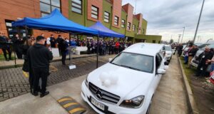 Emotiva despedida brindaron compañeros de trabajo a fallecido funcionario de salud municipal de Pitrufquén