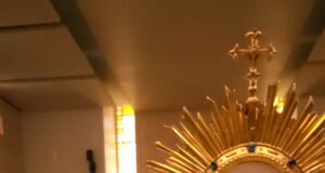 El Santísimo Sacramento Visita el Liceo Bicentenario de Excelencia Monseñor Guillermo Hartl en Pitrufquén