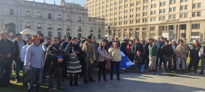 Productores mapuche de La Araucanía se reúnen con ministro de agricultura en Santiago