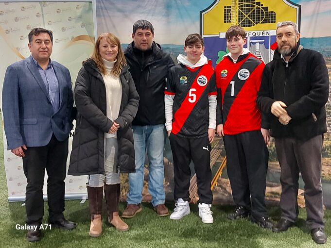 Municipio entrega indumentaria deportiva a siete clubes y asociaciones de Pitrufquén