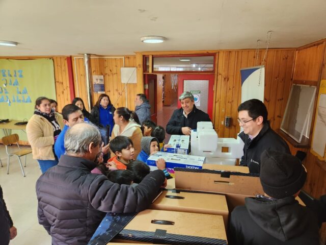 Frontel premió a escuela ganadora del concurso eficiencia energética 2023 en Galvarino