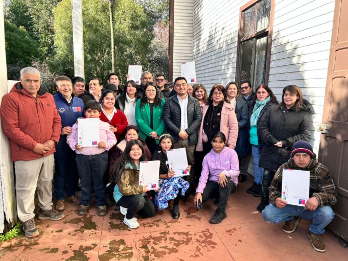 Entregan certificados para que comunidades mapuche de Freire que han recibido tierras postulen a proyectos de desarrollo en la Araucanía