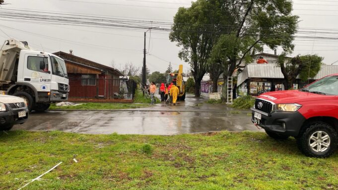 Diversas emergencias por sistema frontal en Pitrufquén movilizan a bomberos y personal municipal