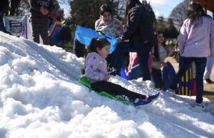 Loncoche se viste de blanco con nieve traída desde Corralco para celebrar el día de la niñez
