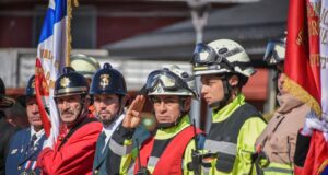 Con inédito desfile callejero y 35 nuevos voluntarios festejaron 88 años los bomberos de Villarrica