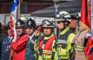 Con inédito desfile callejero y 35 nuevos voluntarios festejaron 88 años los bomberos de Villarrica