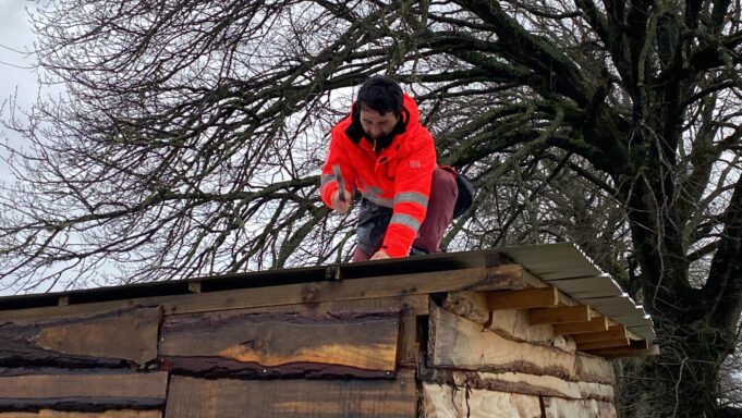Caídas de árboles, voladuras de techos y cortes de energía provocó sistema frontal en Pitrufquén