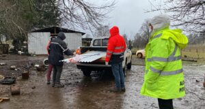 Municipio de Pitrufquén acude en ayuda a las familias afectadas por temporal