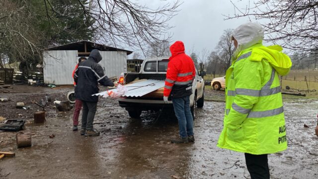 Municipio de Pitrufquén acude en ayuda a las familias afectadas por temporal