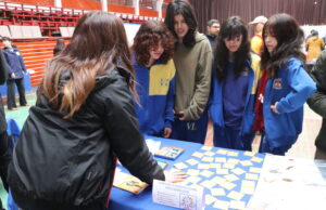 Escuela Municipal Valentín Letelier de Villarrica realizó exitosa segunda feria de orientación vocacional “Yo Quiero Ser”