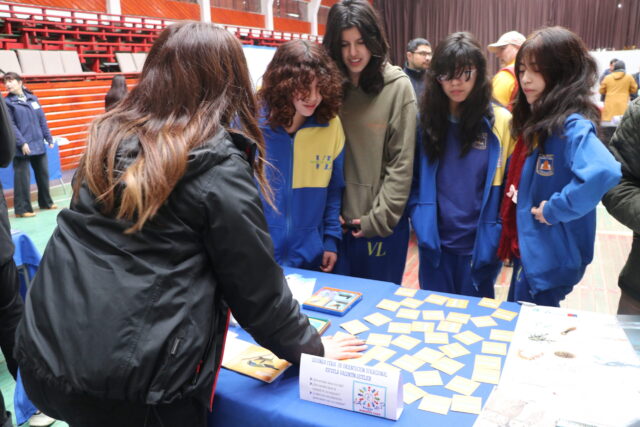 Escuela Municipal Valentín Letelier de Villarrica realizó exitosa segunda feria de orientación vocacional “Yo Quiero Ser”