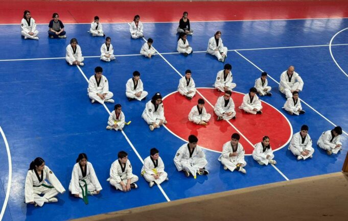 Perseverancia y disciplina: estudiantes de Pitrufquén concluyen con éxito su examen de grado de Taekwondo