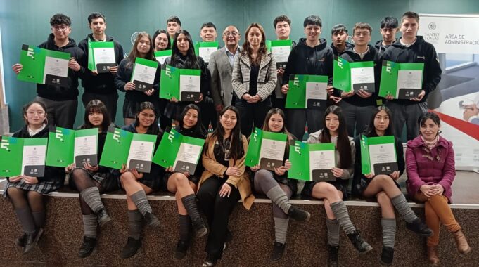 Estudiantes del liceo Bicentenario Excelencia Monseñor Guillermo Hartl de Pitrufquén finalizan proceso de alternancia