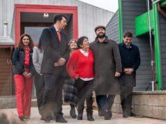 Gorbea recibe por primera vez al presidente Boric en la inauguración del condominio de viviendas tuteladas para personas mayores