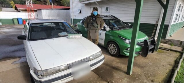 En Collipulli, carabineros detecta a pareja que circulaba en auto robado en región del Bíobio: portaban medio kilo de drogas