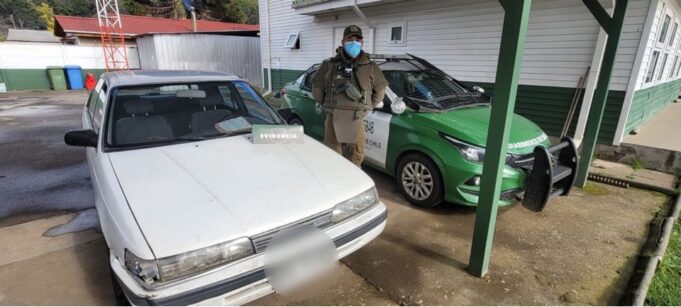 En Collipulli, carabineros detecta a pareja que circulaba en auto robado en región del Bíobio: portaban medio kilo de drogas