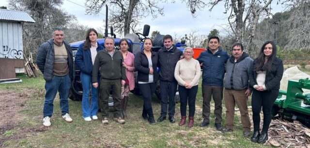 Entregan moderna maquinaria agrícola a comunidades de Galvarino para hacer productivas sus tierras