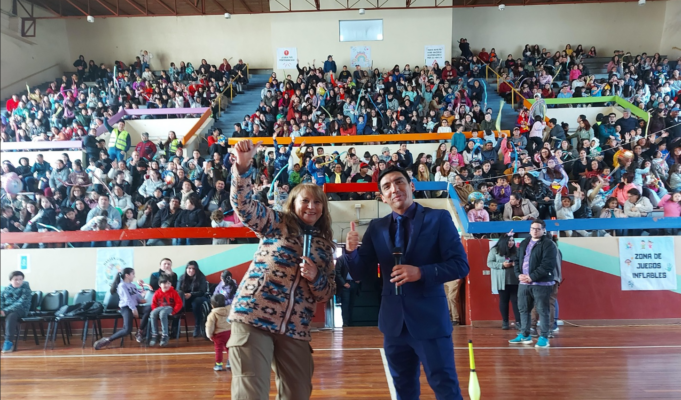 A gimnasio lleno se celebró el día de la niñez en Pitrufquén
