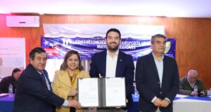 Gobernador Rivas firma mensaje para la renovación y mejora del transporte público regional con foco en la electromovilidad